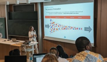 Johanna Scheper giving a presentation in front of students.